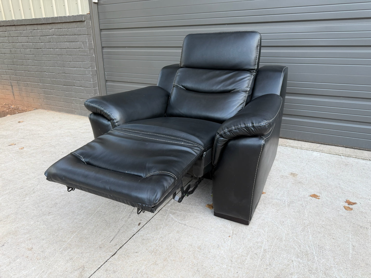 Simon Li Power Reclining Chair - $600 Cash Price