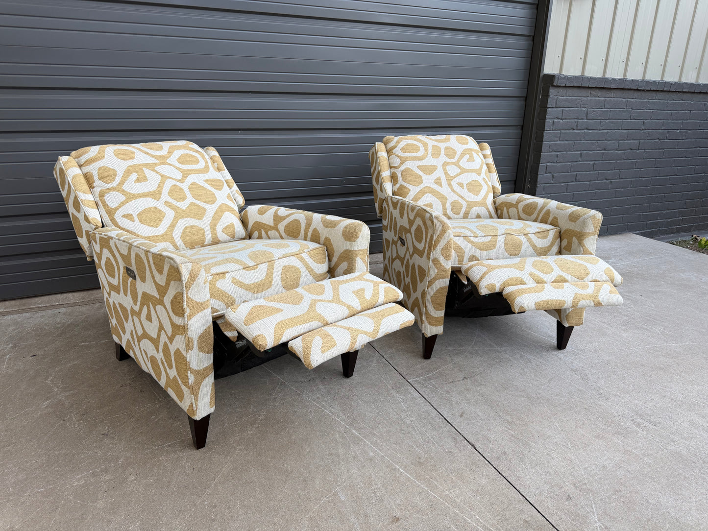 La-Z-Boy Power Recliner set - $1200 Cash Price