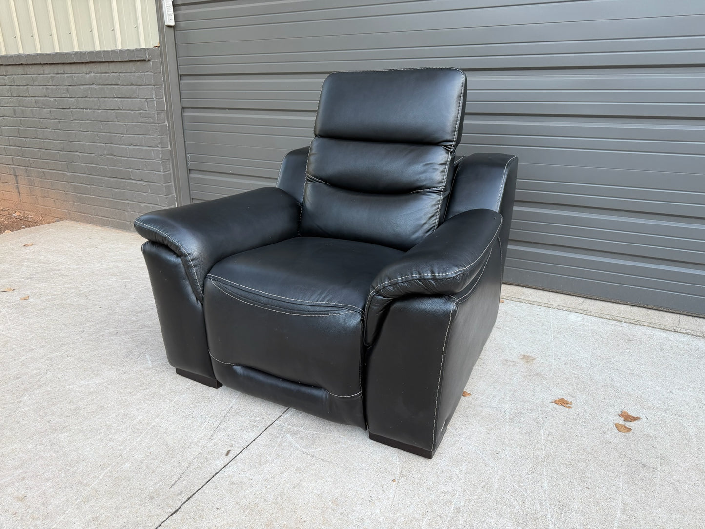 Simon Li Power Reclining Chair - $600 Cash Price