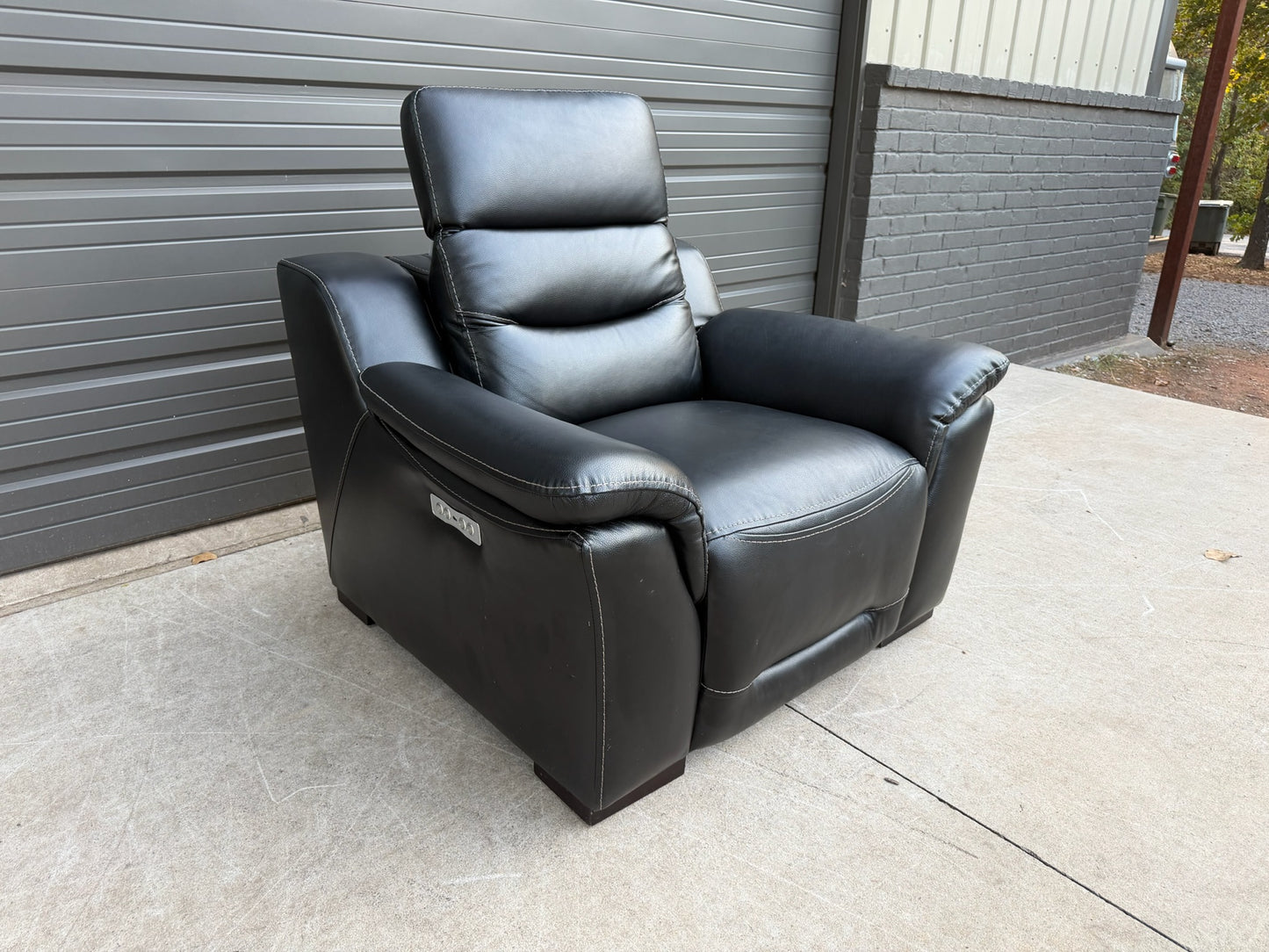 Simon Li Power Reclining Chair - $600 Cash Price